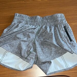 Lululemon Track That mid-rise short